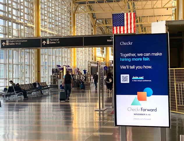 The Terminal as a Storyboard: How Brands Are Turning Airport Journeys into Multi-Stage Advertising Experiences?